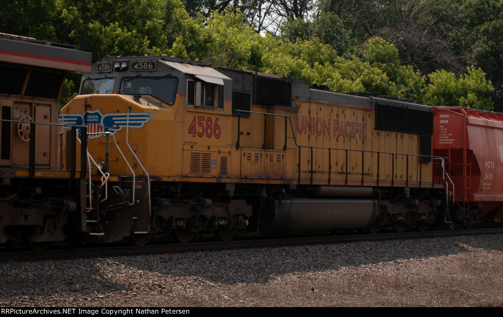 UP 4586